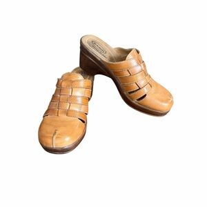 Dr. Scholl's•Brenna Woven Leather Clogs